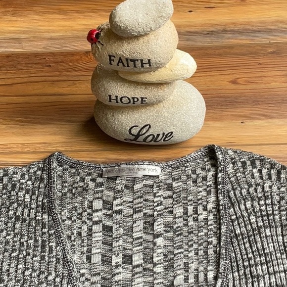 💖Two-One-Two New York black/white heather cardigan sweater - Picture 3 of 5